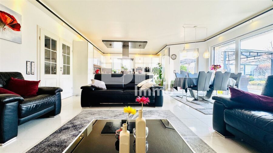 Luxeriöse Stadtvilla mit exklusiver Ausstattung in Traumlage mit vielen hochwertigen Extras - EG Offener Wohn Küchenbereich / Zugang Terrasse